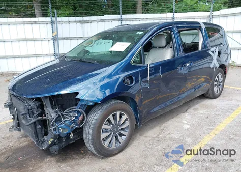 2021 Chrysler Pacifica Hybrid Touring L z USA, uszkodzony, nr VIN 2C4RC1L78MR605926